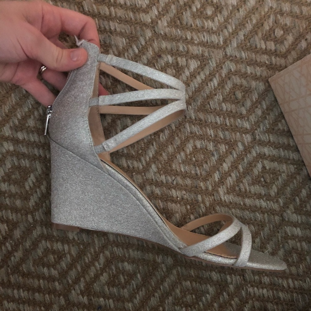 Jewel by badgley mischka silver sparkle sandals